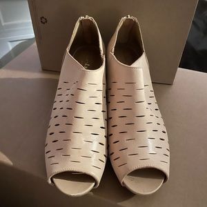 beige heels size 7 1/2